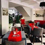 Отель Ruby Palace